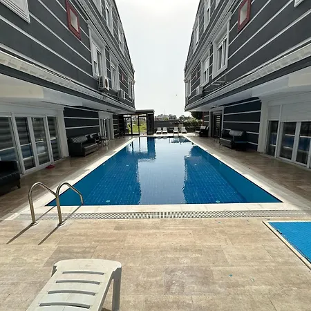 With Pool In アンタルヤ