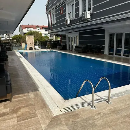 アパート With Pool In アンタルヤ
