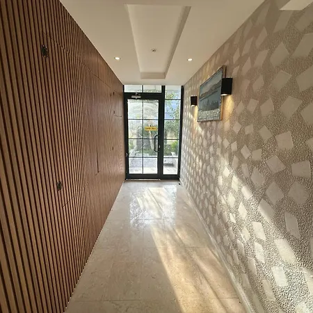 With Pool In Daire *