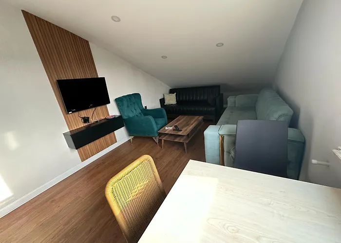 Apartment With Pool In