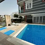 With Pool In شقة *